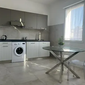 https://struttura-dini-b.hotelinveneto.com